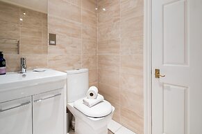 Cornwall Gardens by Lime Street