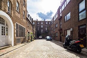 Richardsons Mews by Lime Street