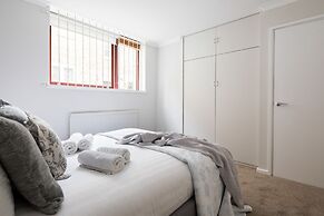 Richardsons Mews by Lime Street