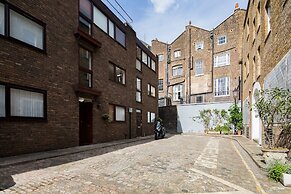Richardsons Mews by Lime Street