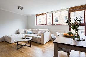 Richardsons Mews by Lime Street