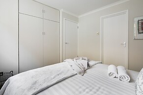 Richardsons Mews by Lime Street