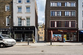 Richardsons Mews by Lime Street