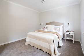 Richardsons Mews by Lime Street