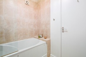 Richardsons Mews by Lime Street