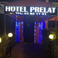Les Chambres Du Prélat