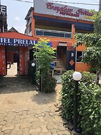 Les Chambres Du Prélat