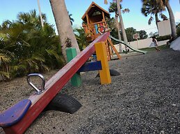 Tropical Condo BBQ Pool 5min to Airport