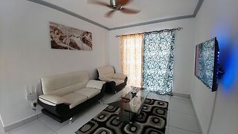 Tropical Condo BBQ Pool 5min to Airport
