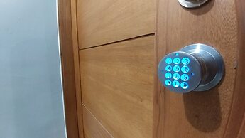 Tropical Condo BBQ Pool 5min to Airport