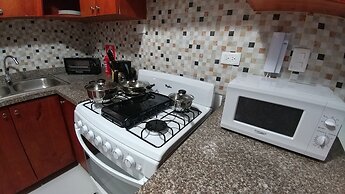 Tropical Condo BBQ Pool 5min to Airport