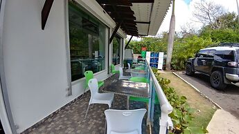 Tropical Condo BBQ Pool 5min to Airport