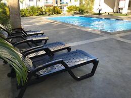Tropical Condo BBQ Pool 5min to Airport