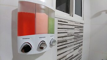 Tropical Condo BBQ Pool 5min to Airport