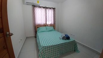 Tropical Condo BBQ Pool 5min to Airport