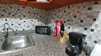 Tropical Condo BBQ Pool 5min to Airport