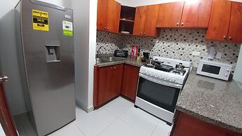 Tropical Condo BBQ Pool 5min to Airport