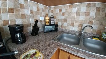 Tropical Condo BBQ Pool 5min to Airport