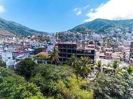 Isla Cuale Mountain View