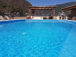 Isla Cuale Mountain View