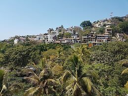 Isla Cuale Mountain View