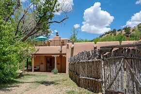 El Torreon - Exclusive Luxury Home, Nestled Next to Water and Trees