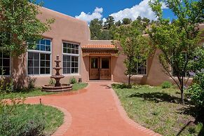 El Torreon - Exclusive Luxury Home, Nestled Next to Water and Trees