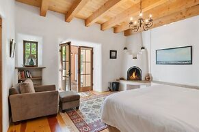 El Torreon - Exclusive Luxury Home, Nestled Next to Water and Trees