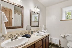 El Torreon - Exclusive Luxury Home, Nestled Next to Water and Trees