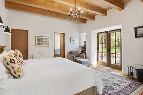 El Torreon - Exclusive Luxury Home, Nestled Next to Water and Trees