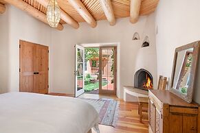 El Torreon - Exclusive Luxury Home, Nestled Next to Water and Trees