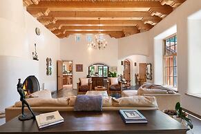 El Torreon - Exclusive Luxury Home, Nestled Next to Water and Trees