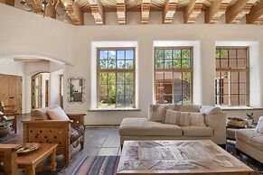 El Torreon - Exclusive Luxury Home, Nestled Next to Water and Trees