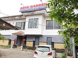 Arta Garden Guest House & Hostel
