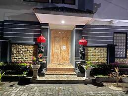 Arta Garden Guest House & Hostel