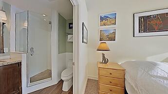 Slopeside Four Bedroom Homes at 1849 Condos - Free Wifi and Parking! b