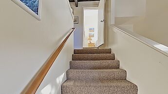 Slopeside Four Bedroom Homes at 1849 Condos - Free Wifi and Parking! b