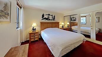 Slopeside Four Bedroom Homes at 1849 Condos - Free Wifi and Parking! b