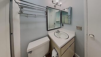 Slopeside Four Bedroom Homes at 1849 Condos - Free Wifi and Parking! b