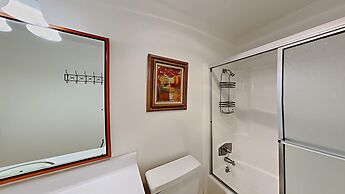 Slopeside Four Bedroom Homes at 1849 Condos - Free Wifi and Parking! b