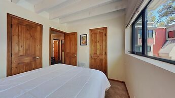 Slopeside Four Bedroom Homes at 1849 Condos - Free Wifi and Parking! b