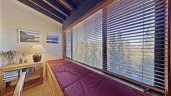 Slopeside Four Bedroom Homes at 1849 Condos - Free Wifi and Parking! b