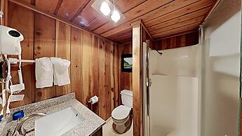 Slopeside Four Bedroom Homes at 1849 Condos - Free Wifi and Parking! b