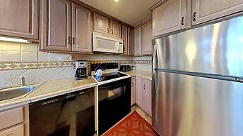 Slopeside Four Bedroom Homes at 1849 Condos - Free Wifi and Parking! b