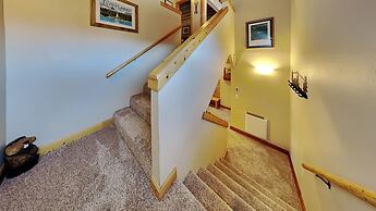 Slopeside Four Bedroom Homes at 1849 Condos - Free Wifi and Parking! b