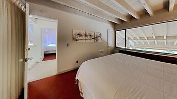 Slopeside Four Bedroom Homes at 1849 Condos - Free Wifi and Parking! b