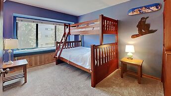 Slopeside Four Bedroom Homes at 1849 Condos - Free Wifi and Parking! b