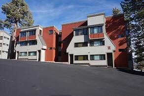 Slopeside Four Bedroom Homes at 1849 Condos - Free Wifi and Parking! b