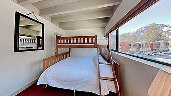 Slopeside Four Bedroom Homes at 1849 Condos - Free Wifi and Parking! b