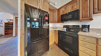 Slopeside Four Bedroom Homes at 1849 Condos - Free Wifi and Parking! b